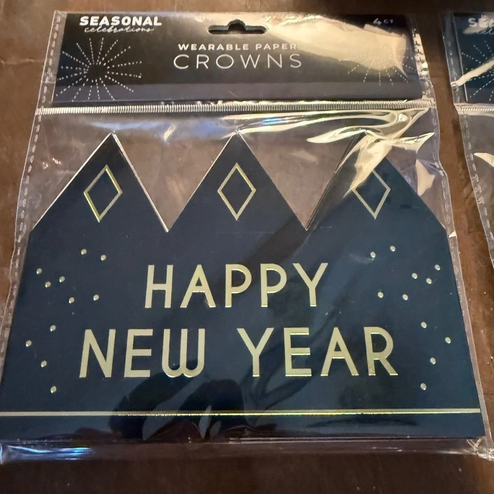 Wearable Paper Party Crowns Black & Gold Happy New Year Set of 16  NEW Hats
